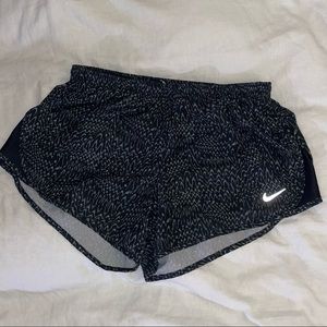 NIKE - running shorts